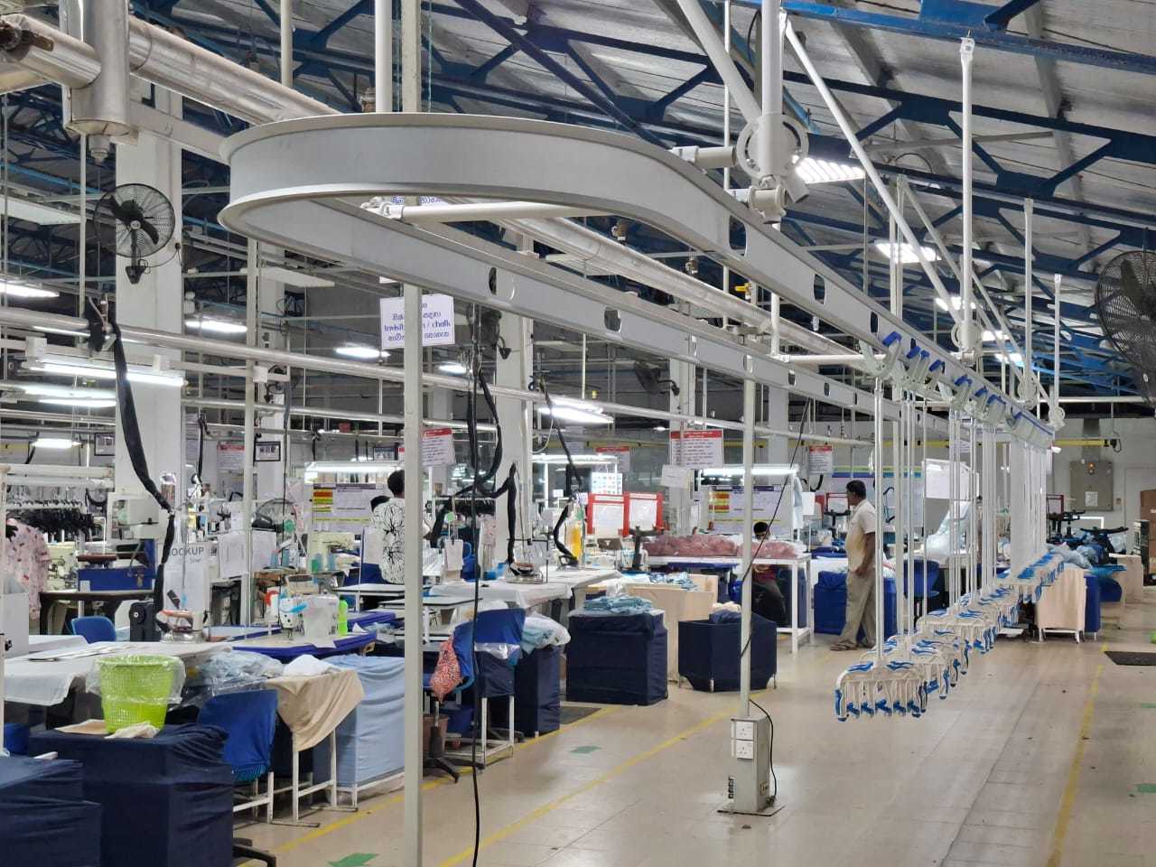 Laatste bedrijfsblogs Hanging conveyor  system is  installation in progress