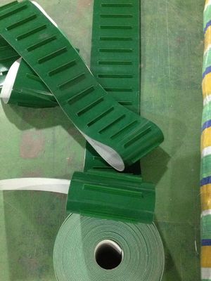 Transportband met grote trekspanning van Sterkte de Duurzame Groene witte blauwe Materiële Industriële Pvc met cleat