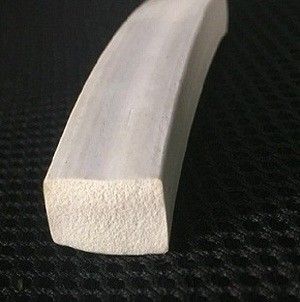 De zelfklevende van de het Blad Halve Ronde Rubberstrook van de Siliconespons Vlotte Oppervlakte